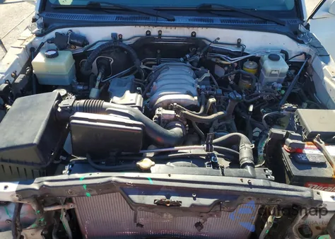 2004 Lexus Lx 470 z USA, uszkodzony, nr VIN JTJHT00W343546789